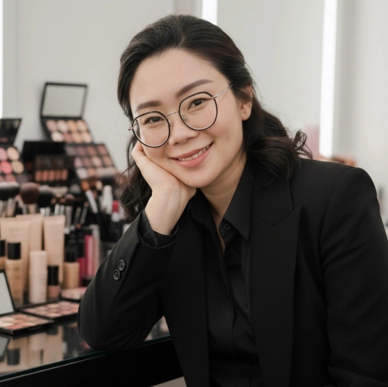 Corry Gomez, professional makeup artist in Bali
